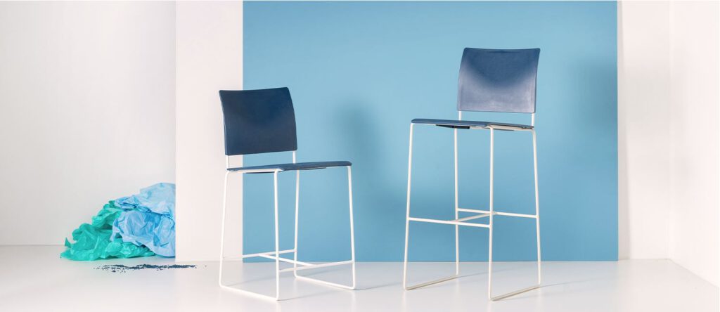 De Bleu Finn stoel van Vepa is ontstaan door een duurzame ontwikkeling met daarbij hergebruik van materialen als uitgangspunt.